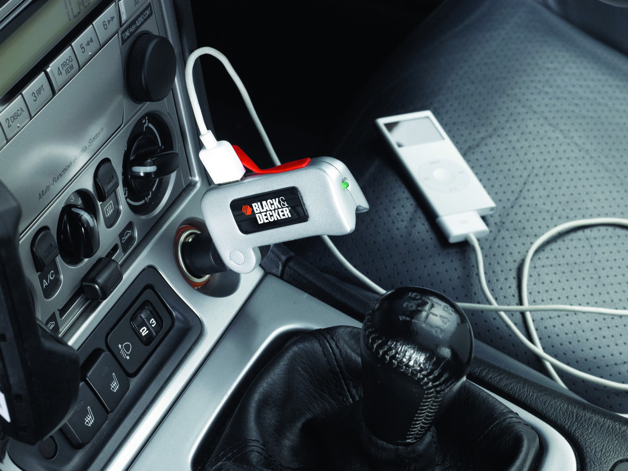 Инвертор с 2 USB порта Black&Decker BDPC10USB
