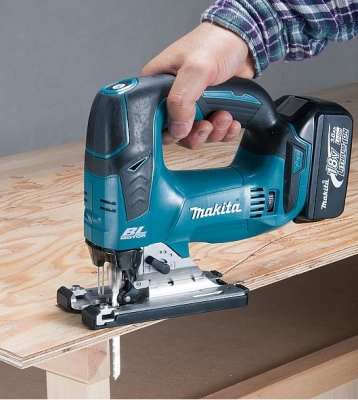 Акумулаторен прободен трион MAKITA DJV182Z, 18 V, 26 мм, 3500 мин-1, 135 мм в дърво (БЕЗ ЗАРЯДНО УСТРОЙСТВО И БЕЗ БАТЕРИИ)